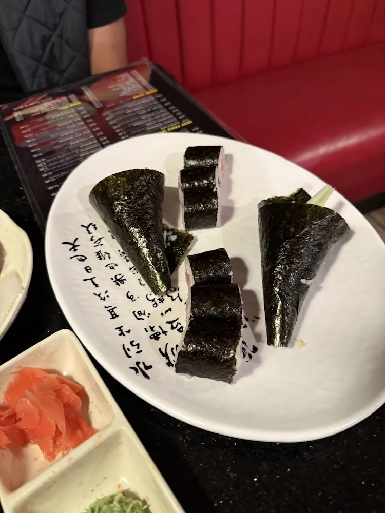 Tuna Ha nd Roll